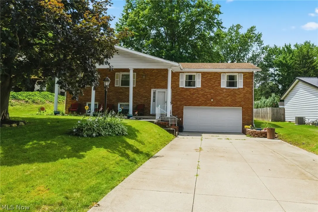 912 S Azalea Boulevard, Barberton, OH 44203 - #1