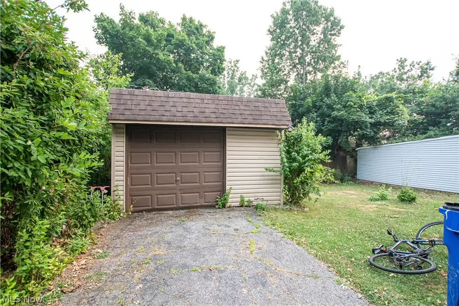 16114 Delrey Avenue, Cleveland, OH 44128 - #3