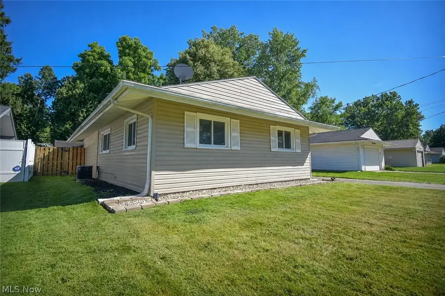525 Abbyshire Drive, Berea, OH 44017 - #2