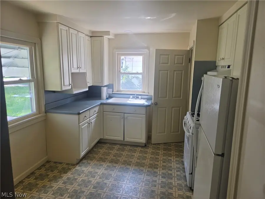 568 E Lucius Avenue, Youngstown, OH 44502 - #3
