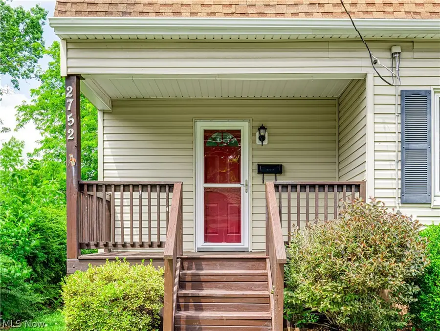 2752 6th Street, Cuyahoga Falls, OH 44221 - #3