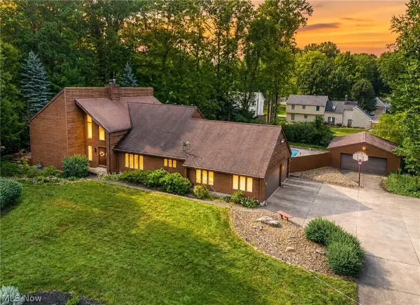 1190 Trails Edge Drive, Hubbard, OH 44425