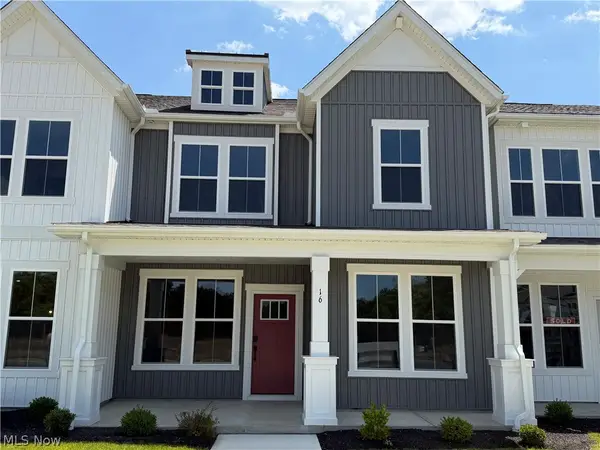 16 Paige Lane, Hudson, OH 44236