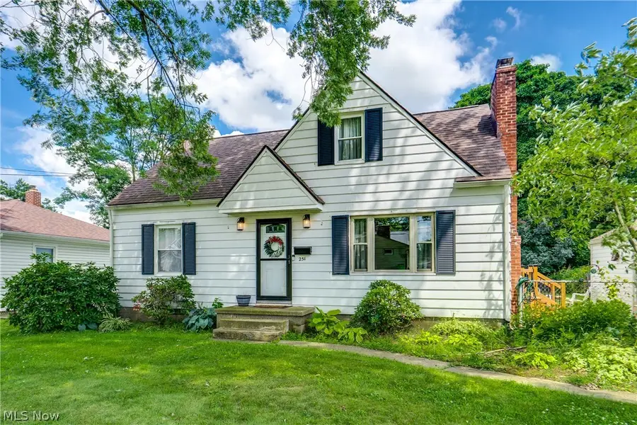 251 9th Ne Street, Barberton, OH 44203 - #2