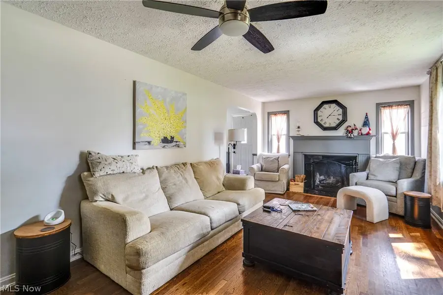 251 9th Ne Street, Barberton, OH 44203 - #3