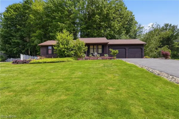 3064 Townsend Nw Street, Uniontown, OH 44685