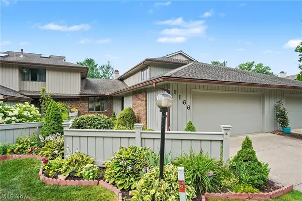 1166 Inverness Lane #100, Stow, OH 44224