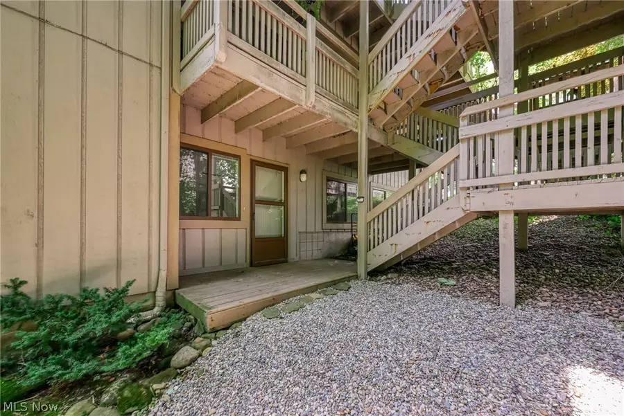 654 Meredith Lane, Cuyahoga Falls, OH 44223 - #2