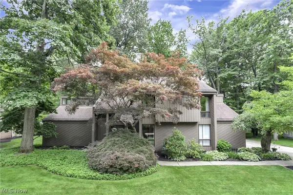 31115 Roxbury Park Drive, Bay Village, OH 44140