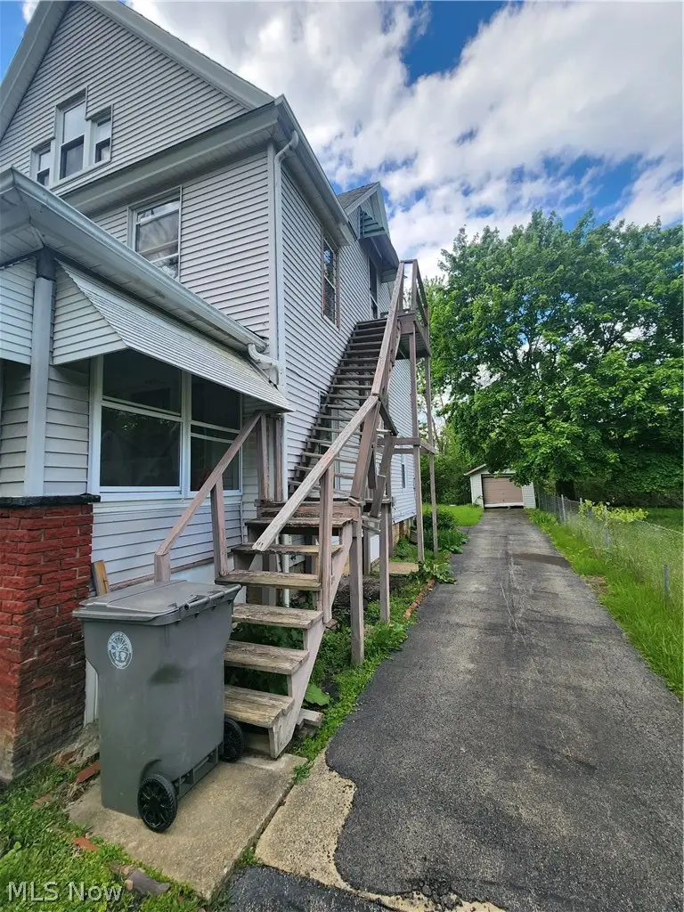 160 W Laclede Avenue, Youngstown, OH 44507 - #3