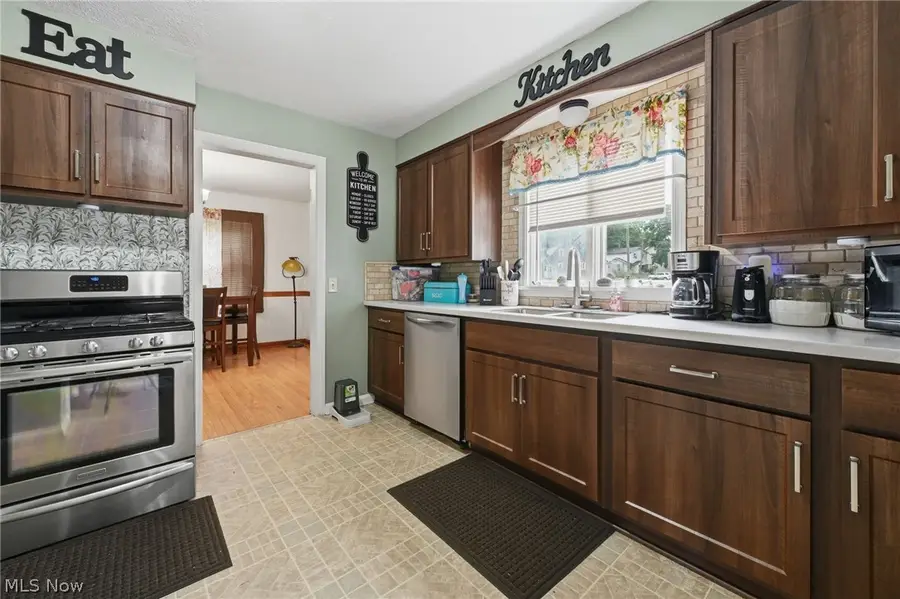 369 E 46th Street, Lorain, OH 44052 - #3