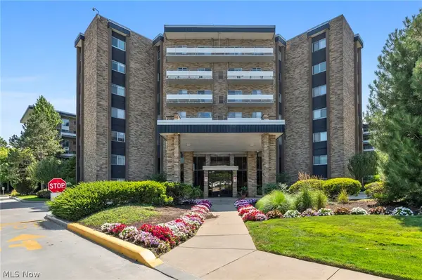 2202 Acacia Park Drive #2616, Lyndhurst, OH 44124