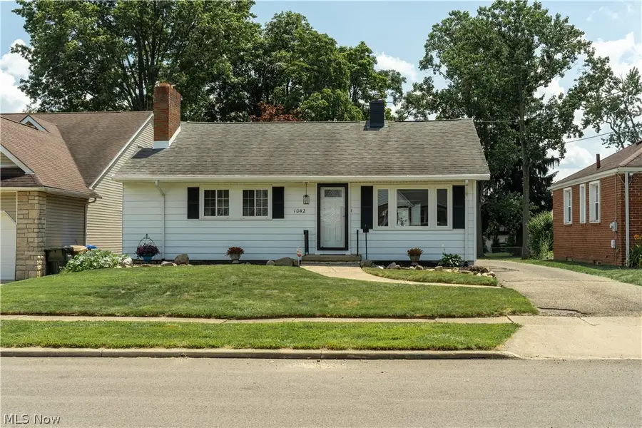 1042 Leighton Avenue, Cuyahoga Falls, OH 44221 - #3