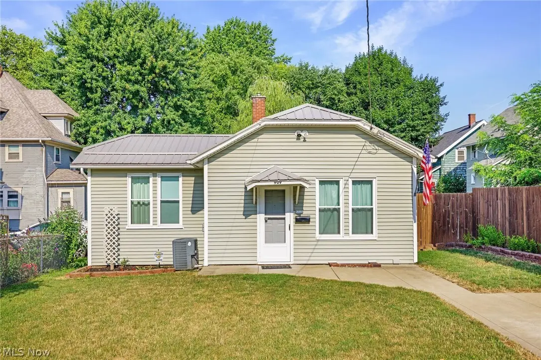 909 Brown Nw Avenue, Canton, OH 44703 - #1
