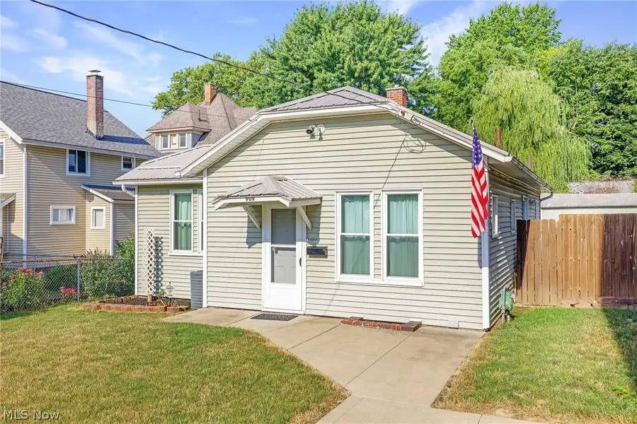 909 Brown Nw Avenue, Canton, OH 44703 - #3