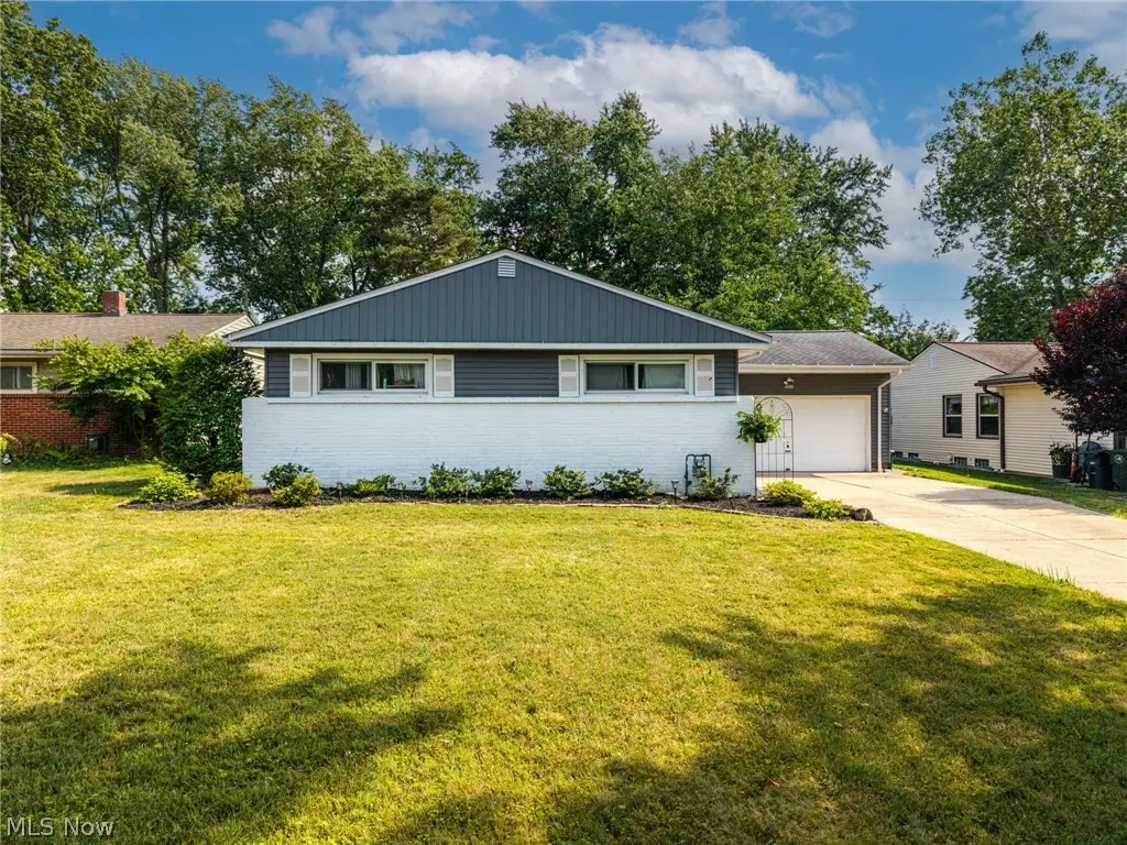 4888 N Sedgewick Road, Lyndhurst, OH 44124 - #1