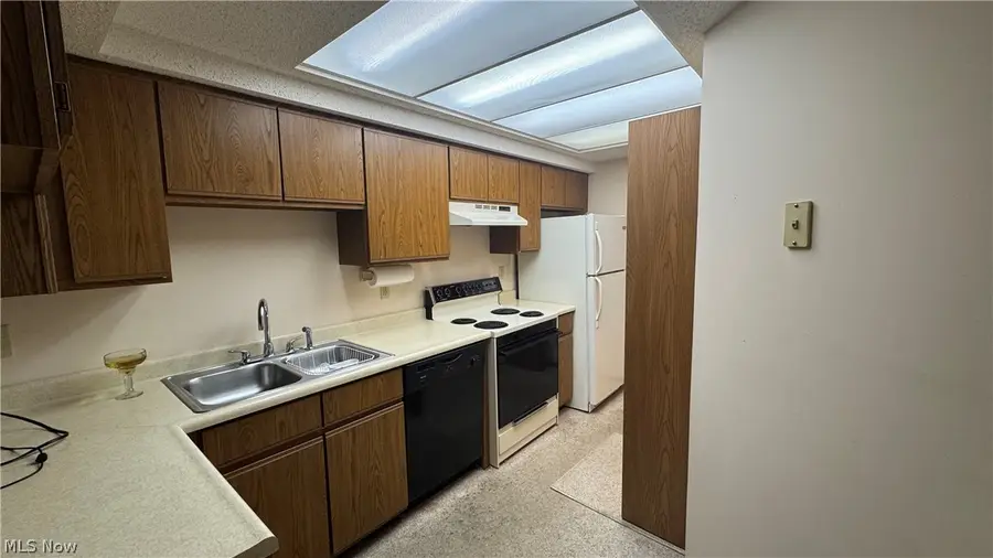 21 Stratford Green Drive #1, Canfield, OH 44406 - #3