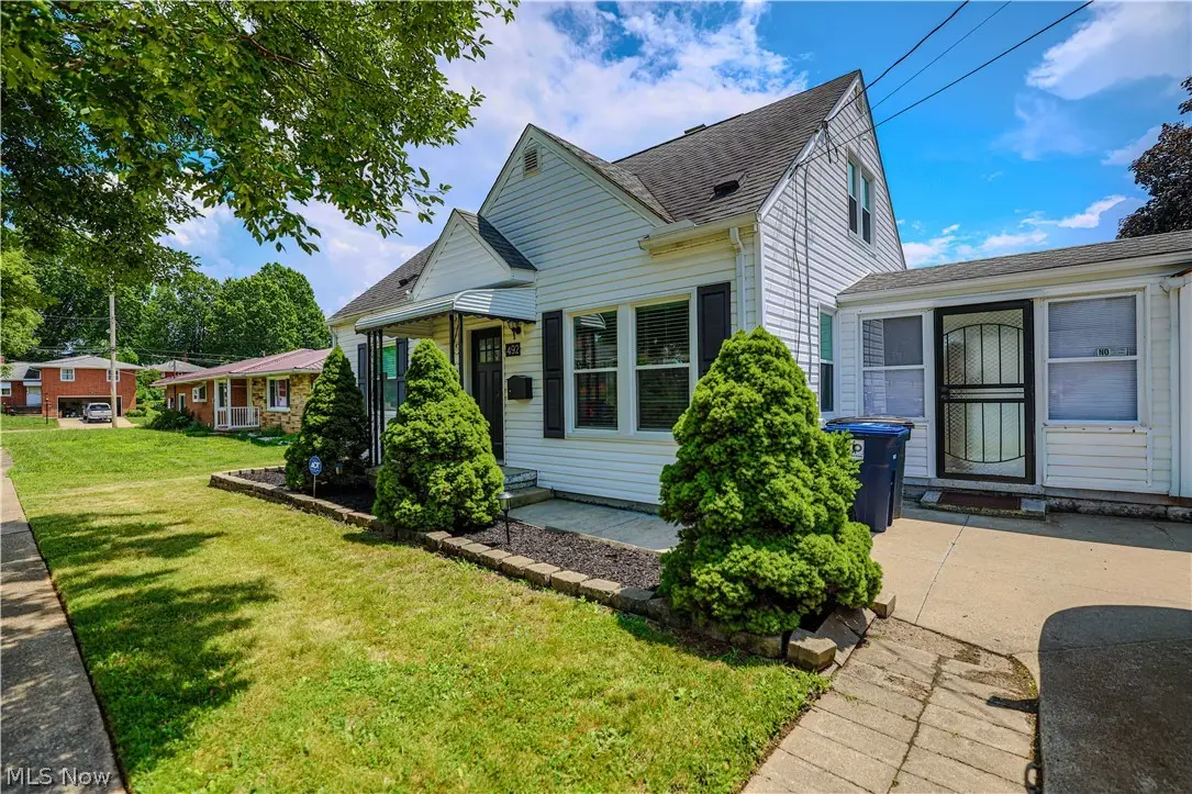 492 E Woodsdale Avenue, Akron, OH 44301 - #1