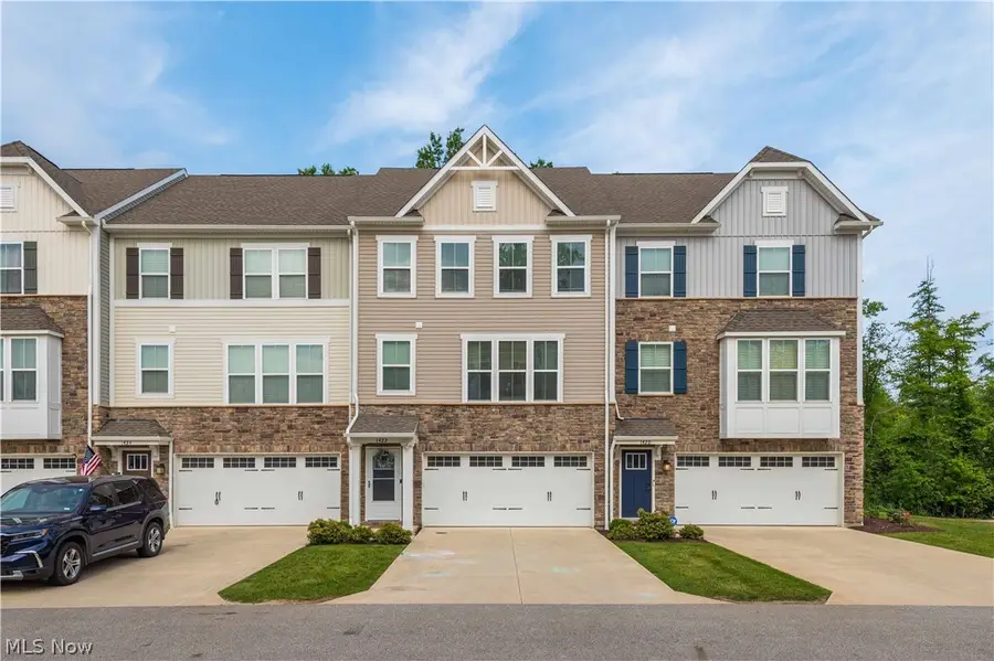 1422 Chateau Place, Avon, OH 44011 - #3