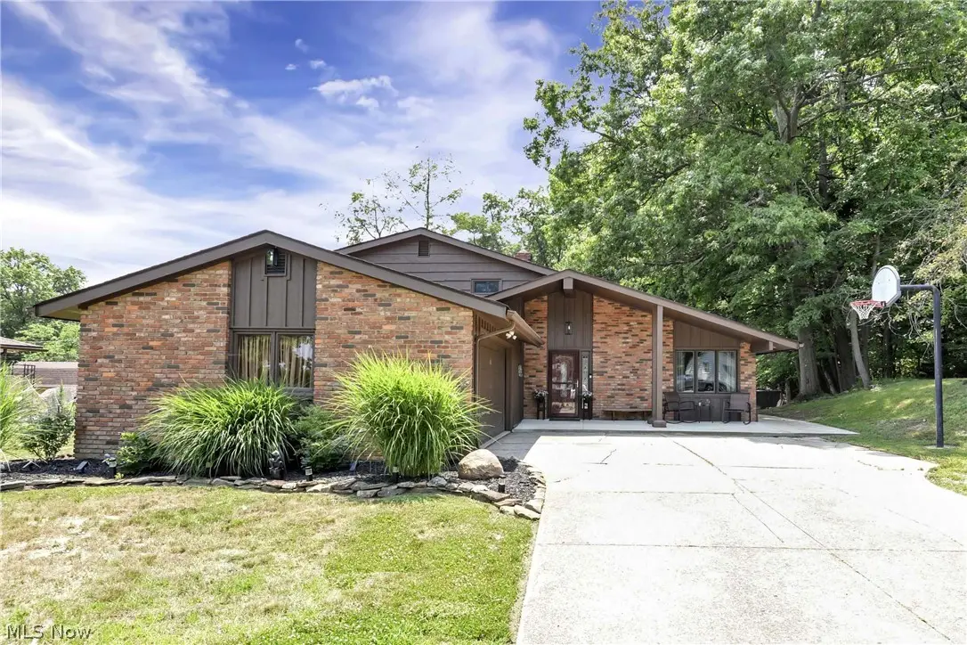6815 Parkgate Oval, Seven Hills, OH 44131 - #1