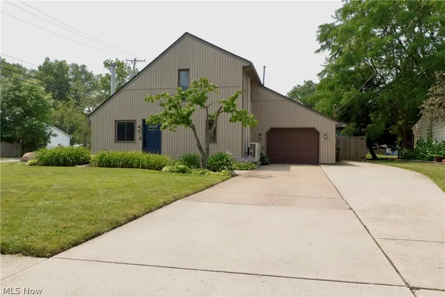 788 Idlewood Avenue, Sheffield Lake, OH 44054 - #3