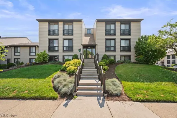 6300 Greenwood Parkway #406, Sagamore Hills, OH 44067