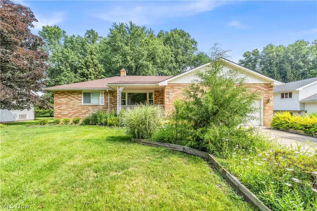 5805 Williamsburg Drive, Highland Heights, OH 44143 - #1
