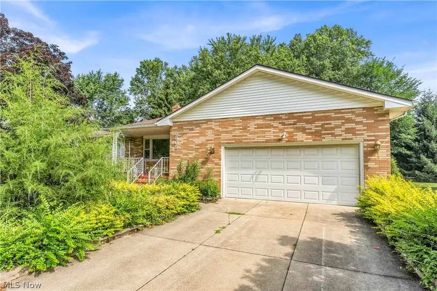 5805 Williamsburg Drive, Highland Heights, OH 44143 - #2