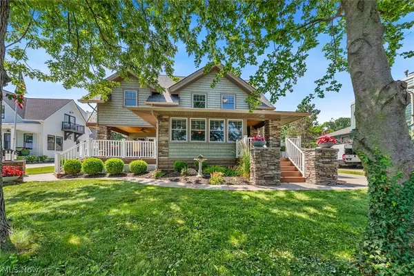 25021 Lakeview Drive, Bay Village, OH 44140