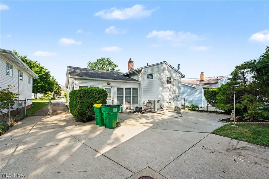 339 E 315th Street, Willowick, OH 44095 - #3