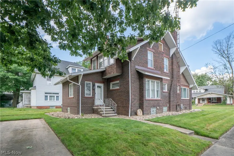 106 W Summit Street, Alliance, OH 44601 - #2