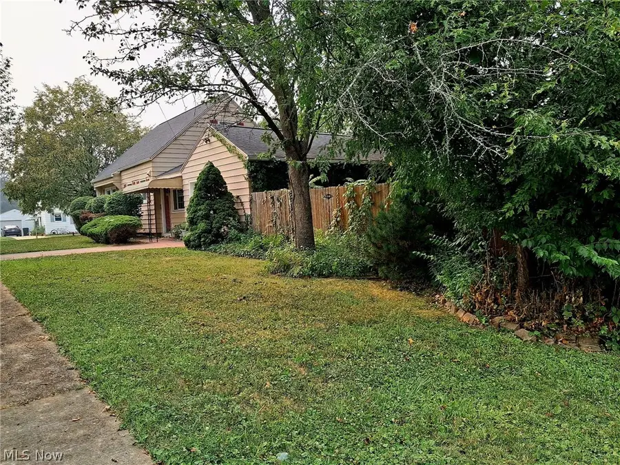 2407 27th Street, Cuyahoga Falls, OH 44223 - #3