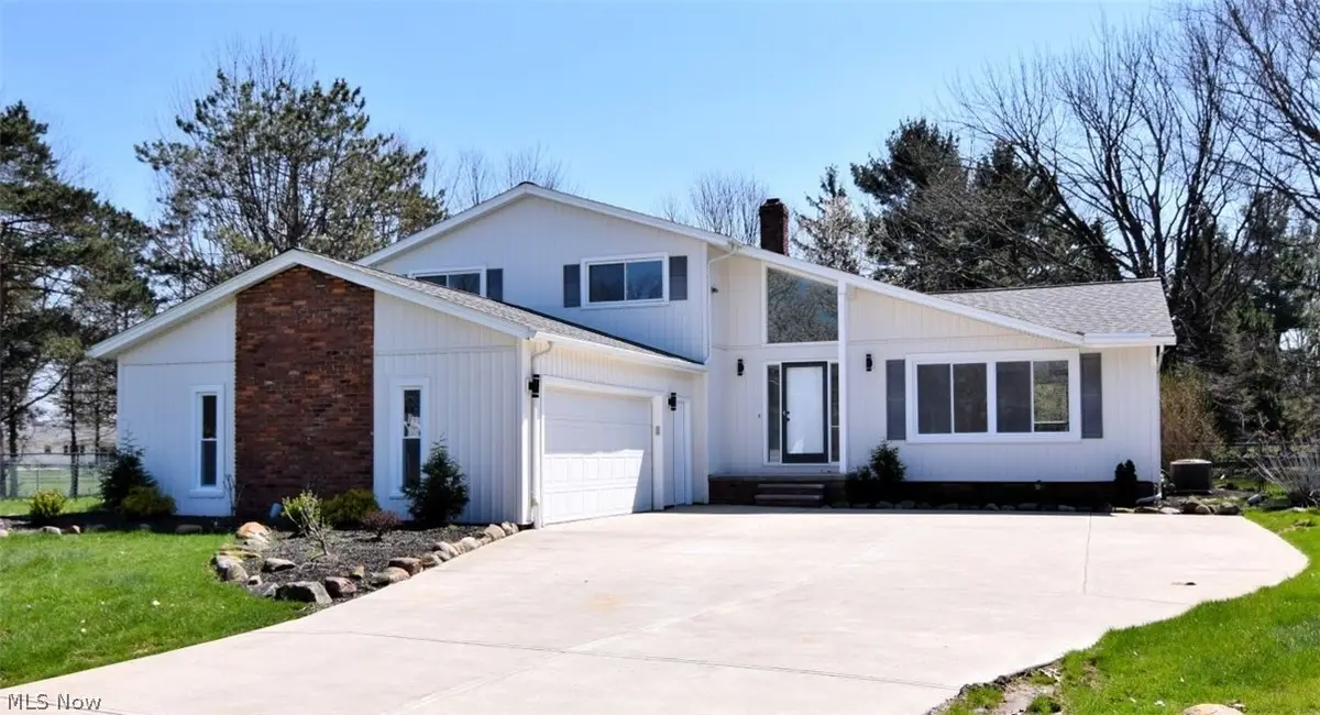 6088 Williamsburg Drive, Highland Heights, OH 44143 - #1