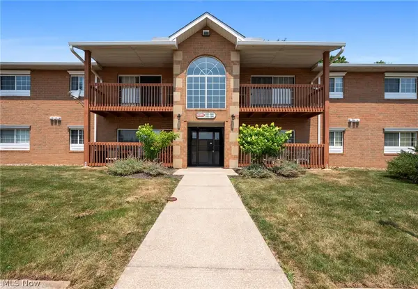10391 Glenway Drive #202, Twinsburg, OH 44087