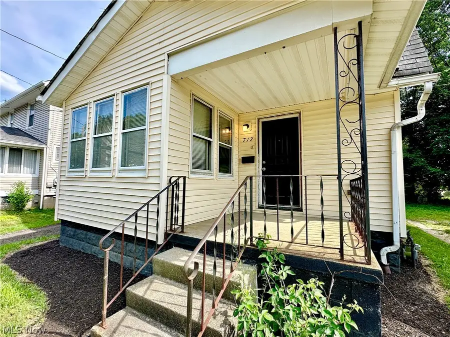 712 Lovers Lane, Akron, OH 44306 - #2
