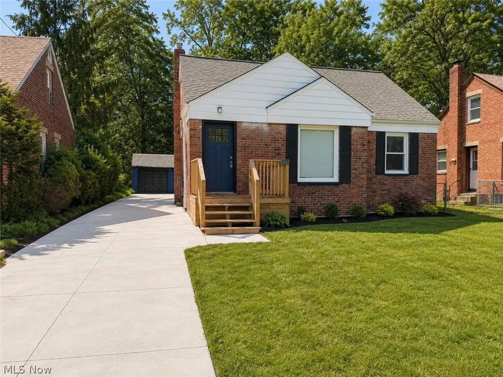 325 E 257 Street, Euclid, OH 44132 - #1