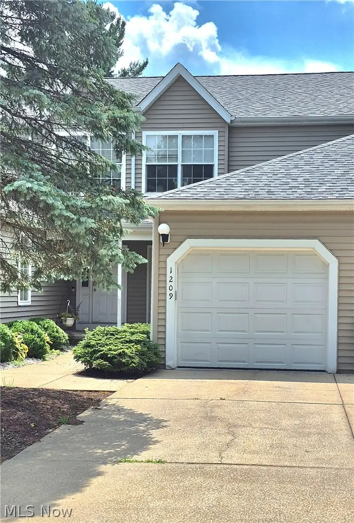 1209 Summerfield Ne Lane, Warren, OH 44483 - #1