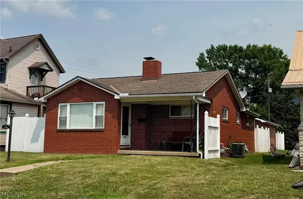 1014 Denman Avenue, Coshocton, OH 43812