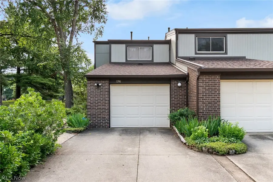 174 St. Clair Drive, Akron, OH 44307 - #2