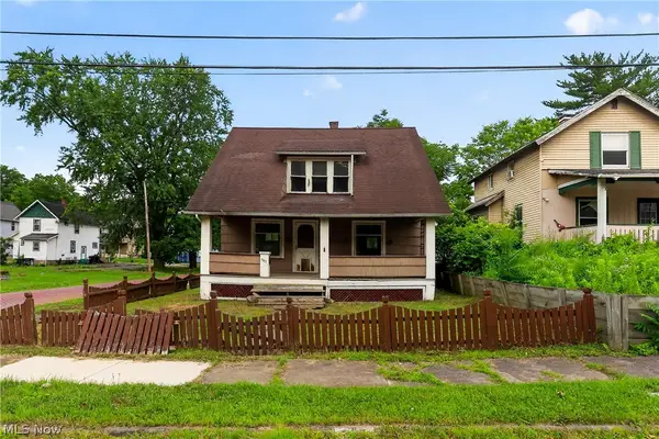 583 Hillsdale Nw Drive, Warren, OH 44485