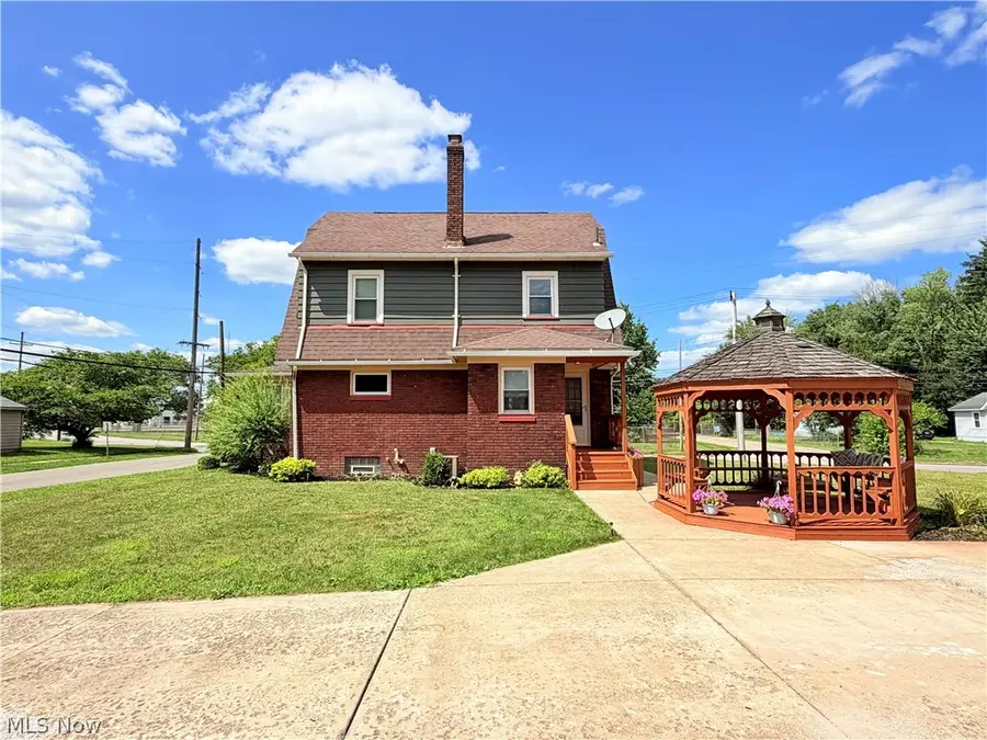 963 Warren Avenue, Niles, OH 44446 - #2