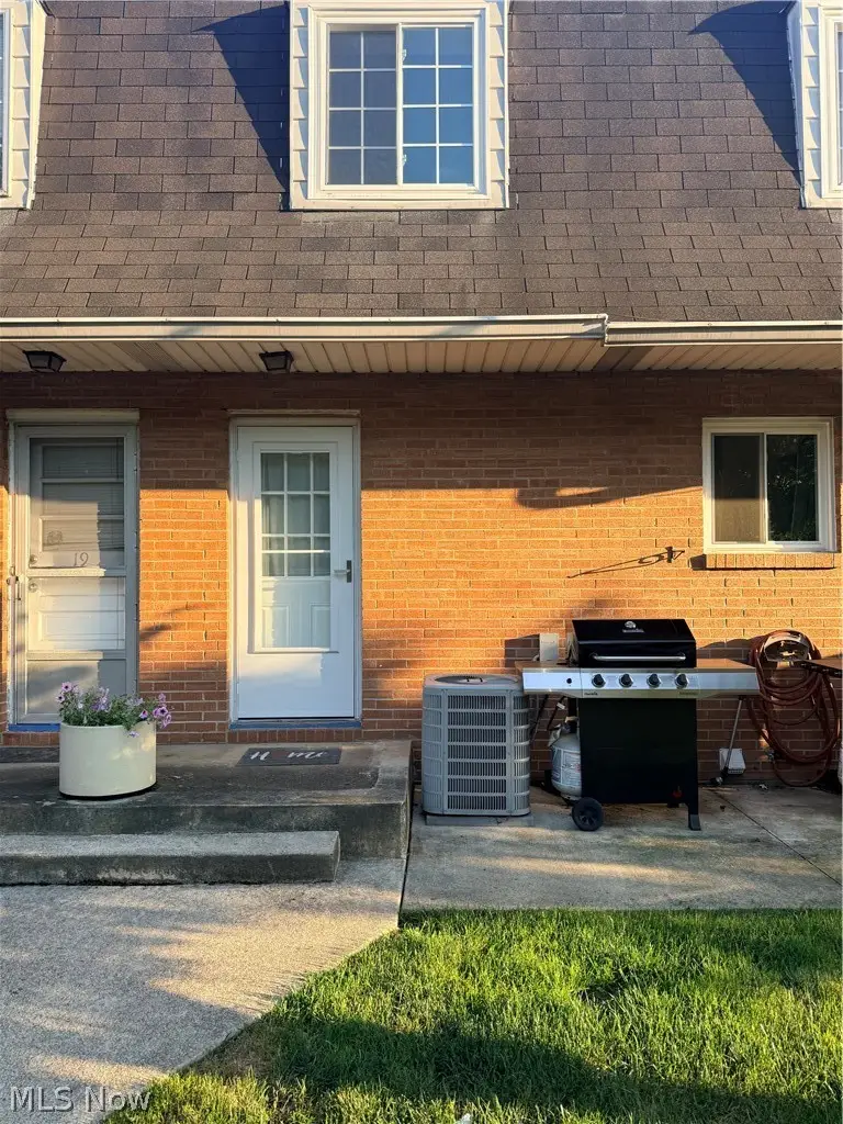 999 Renninger Road, Akron, OH 44319 - #1