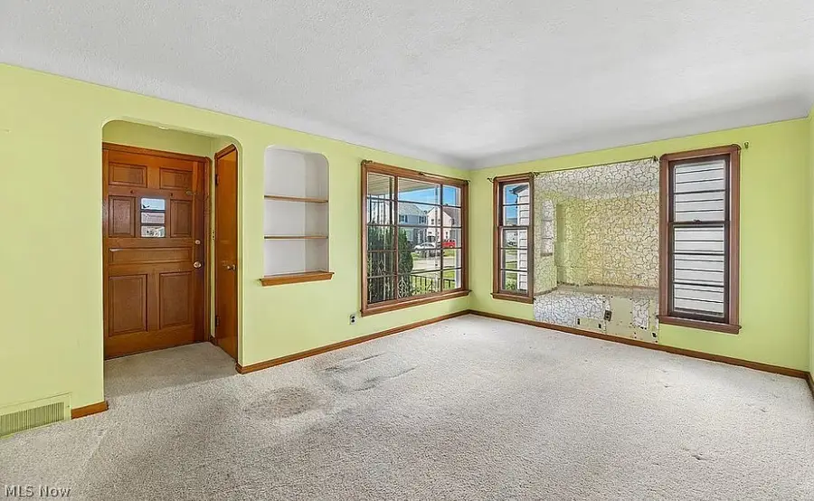 6008 Charles Avenue, Parma, OH 44129 - #2