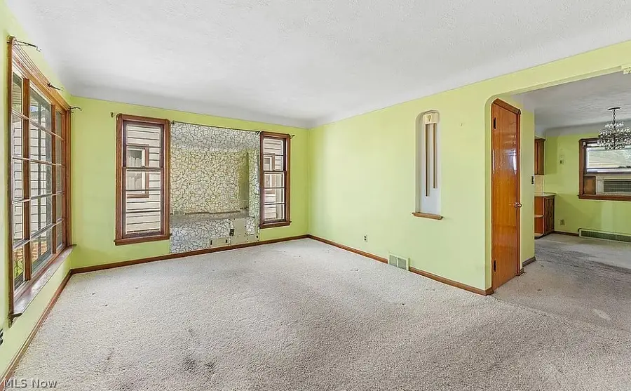 6008 Charles Avenue, Parma, OH 44129 - #3