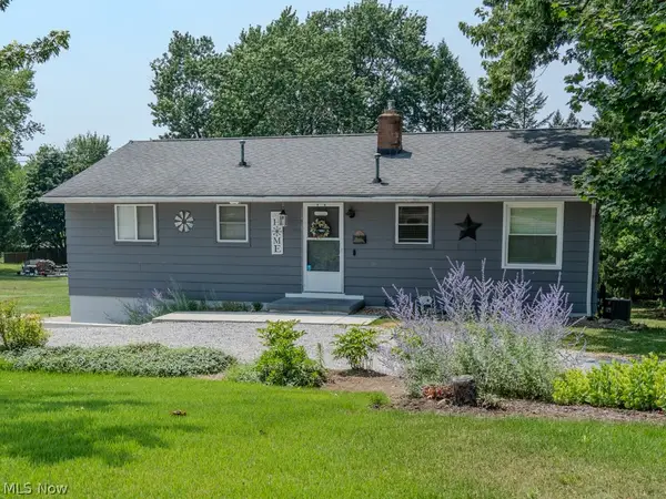 9811 Bellhaven Nw Avenue, Uniontown, OH 44685
