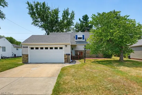 5228 Thornbury Road, Lyndhurst, OH 44124