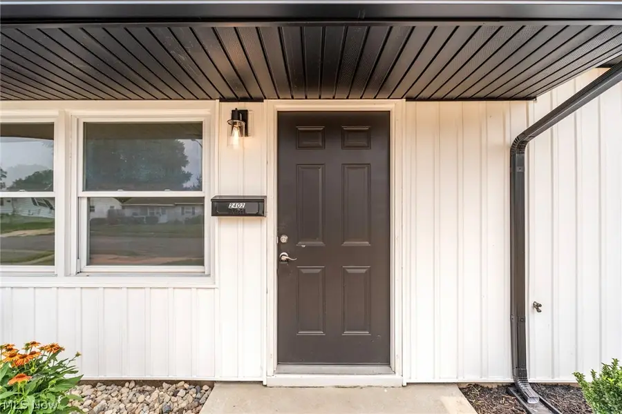 2402 NE Morris Avenue, Canton, OH 44705 - #3