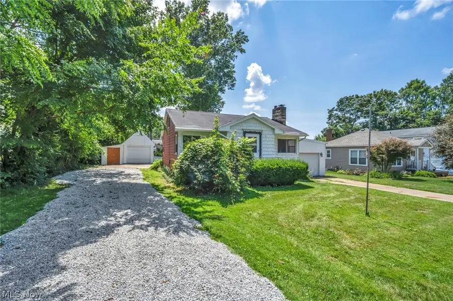 420 W Willowview Drive, Akron, OH 44319 - #3