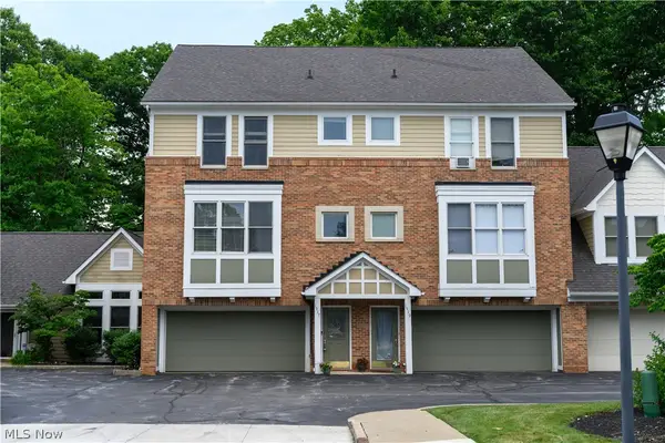1517 Huntington Lane, Cleveland Heights, OH 44118