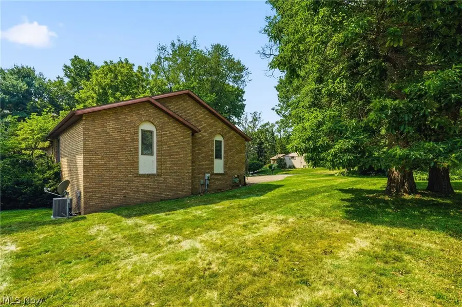 3602 Heatherwood Nw Circle, North Canton, OH 44720 - #3